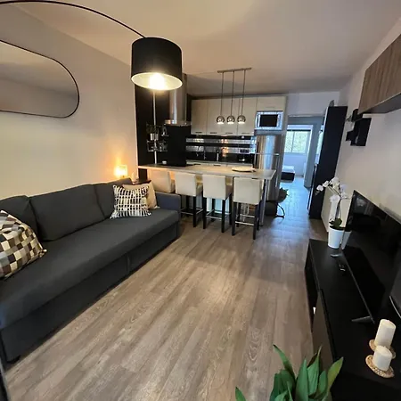 Διαμέρισμα Large Studio With Terrace Loggia 200m From The Sandy Beaches Wifi *
